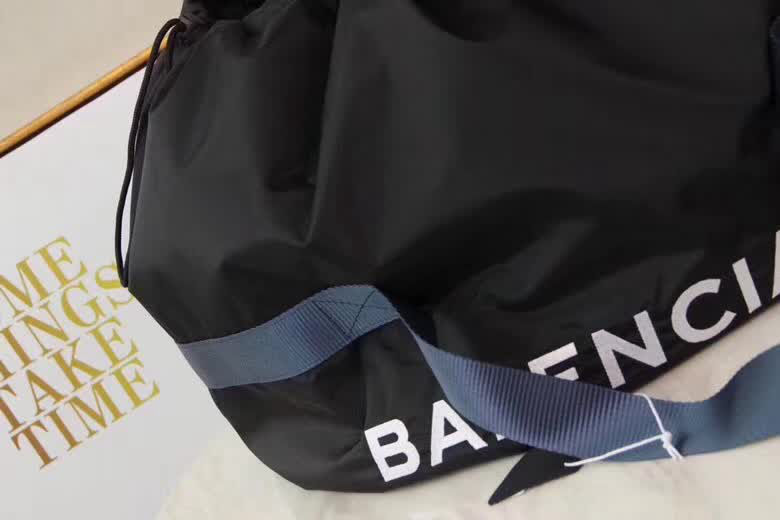 BALENCIAG巴黎世家 超輕旅行袋 運動袋 日常凹造型袋  BL1087